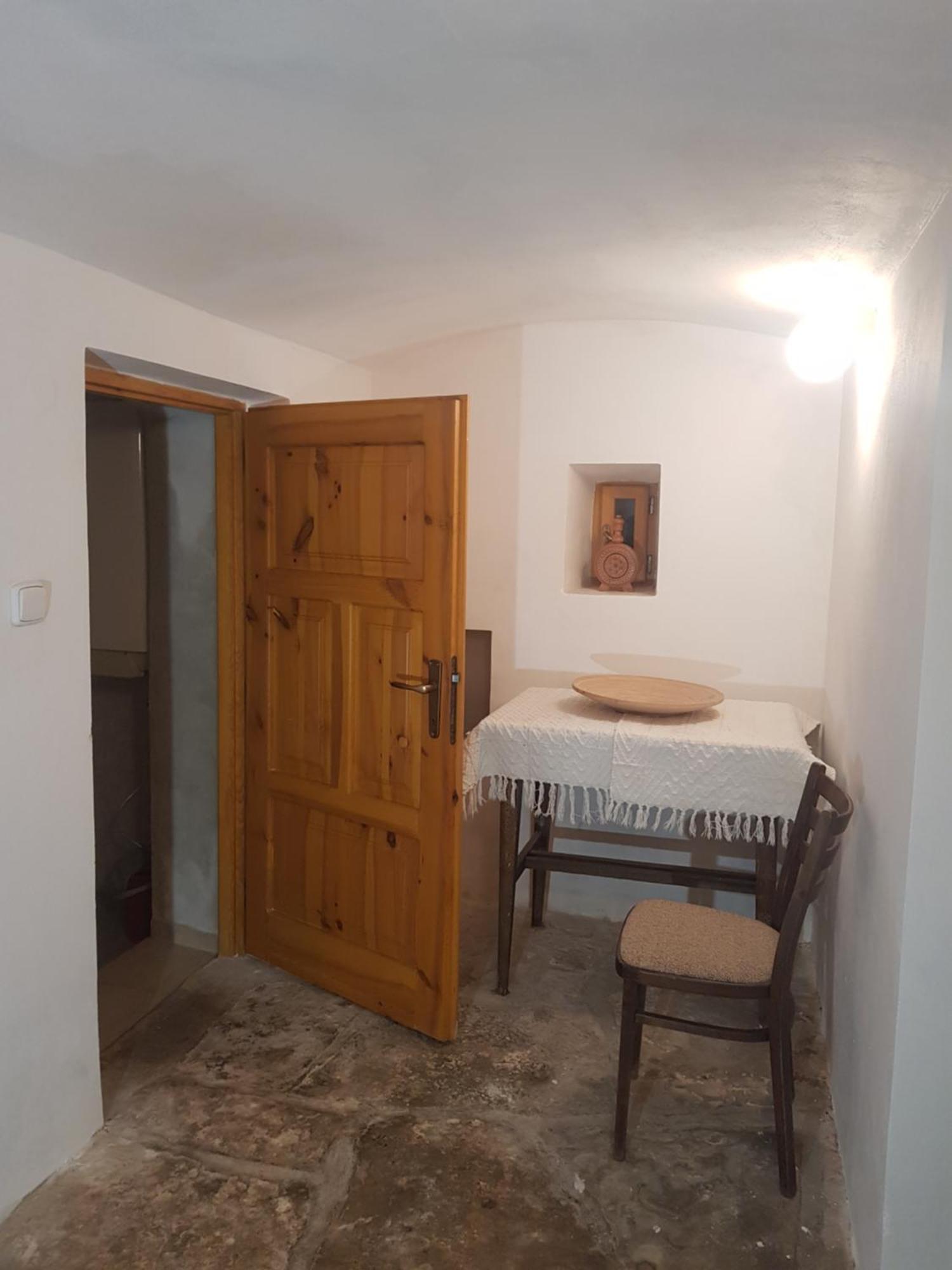 Holiday home Jestrebi